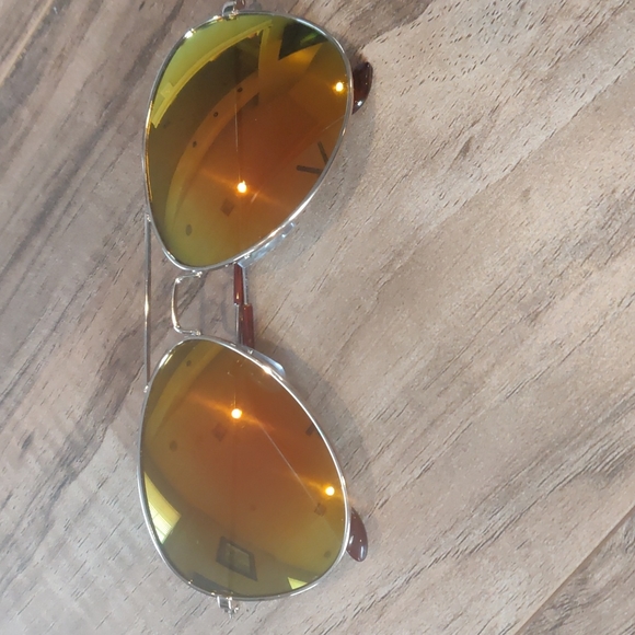 Accessories - EUC Aviator sunglasses